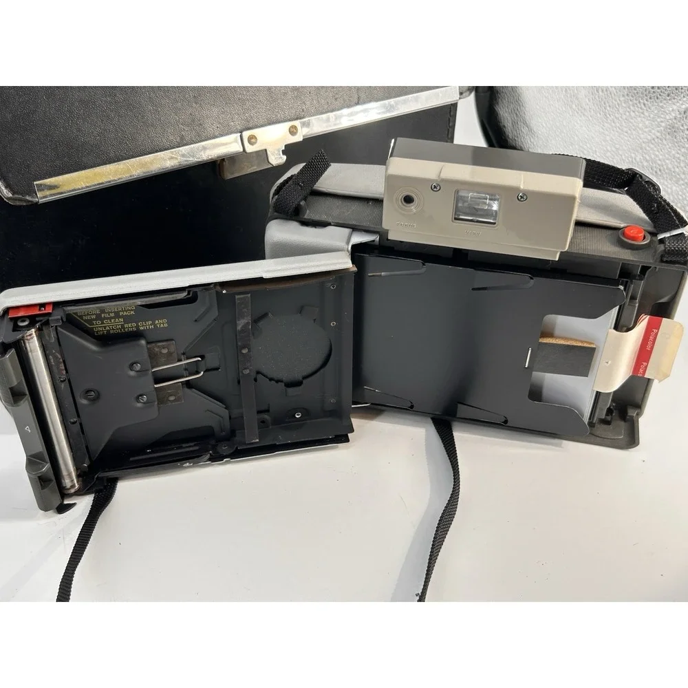 Vintage Polaroid 320 Automatic Land Film Camera‎ Untested